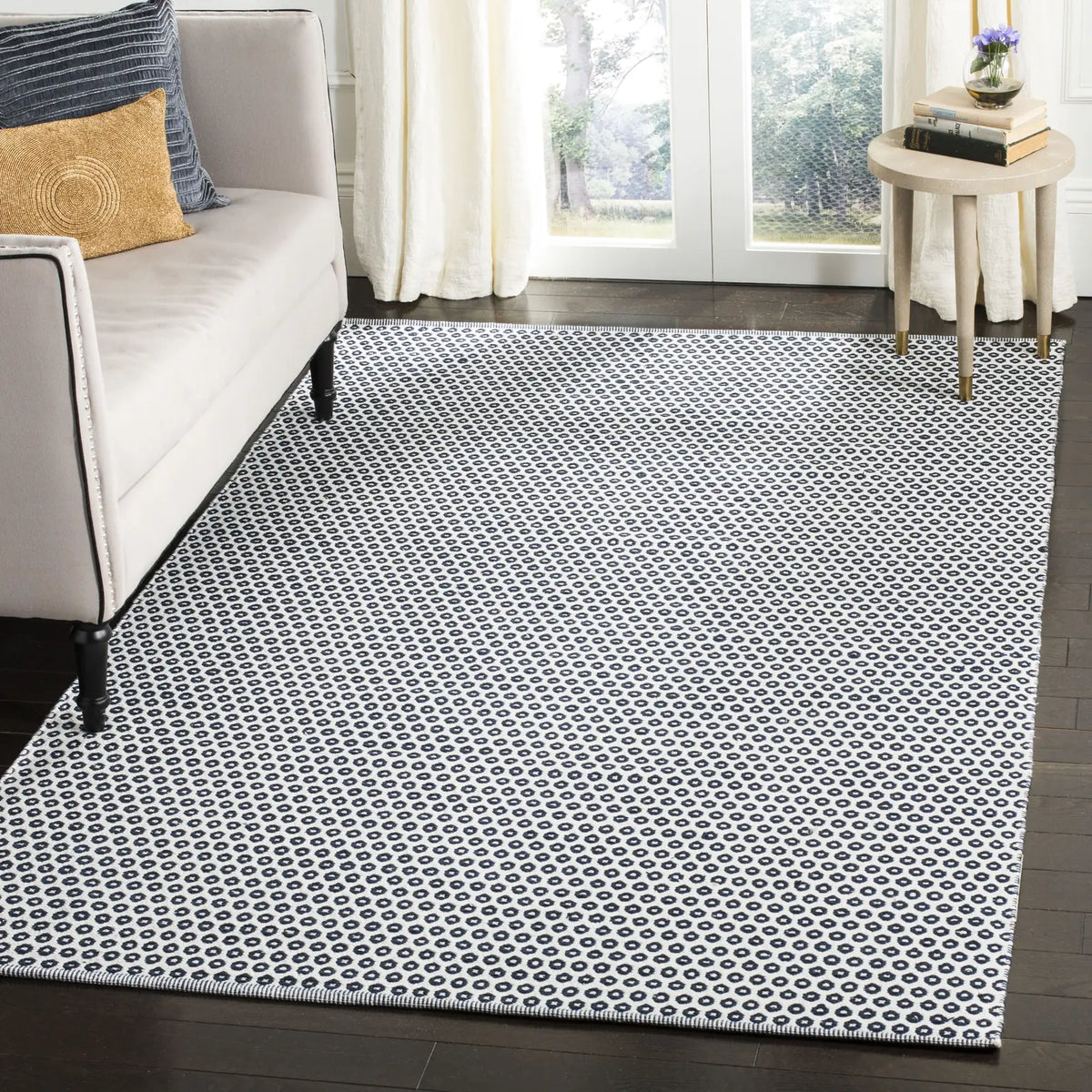 Safavieh Montauk 5'-0" x 8'-0" Rug in Navy / Ivory