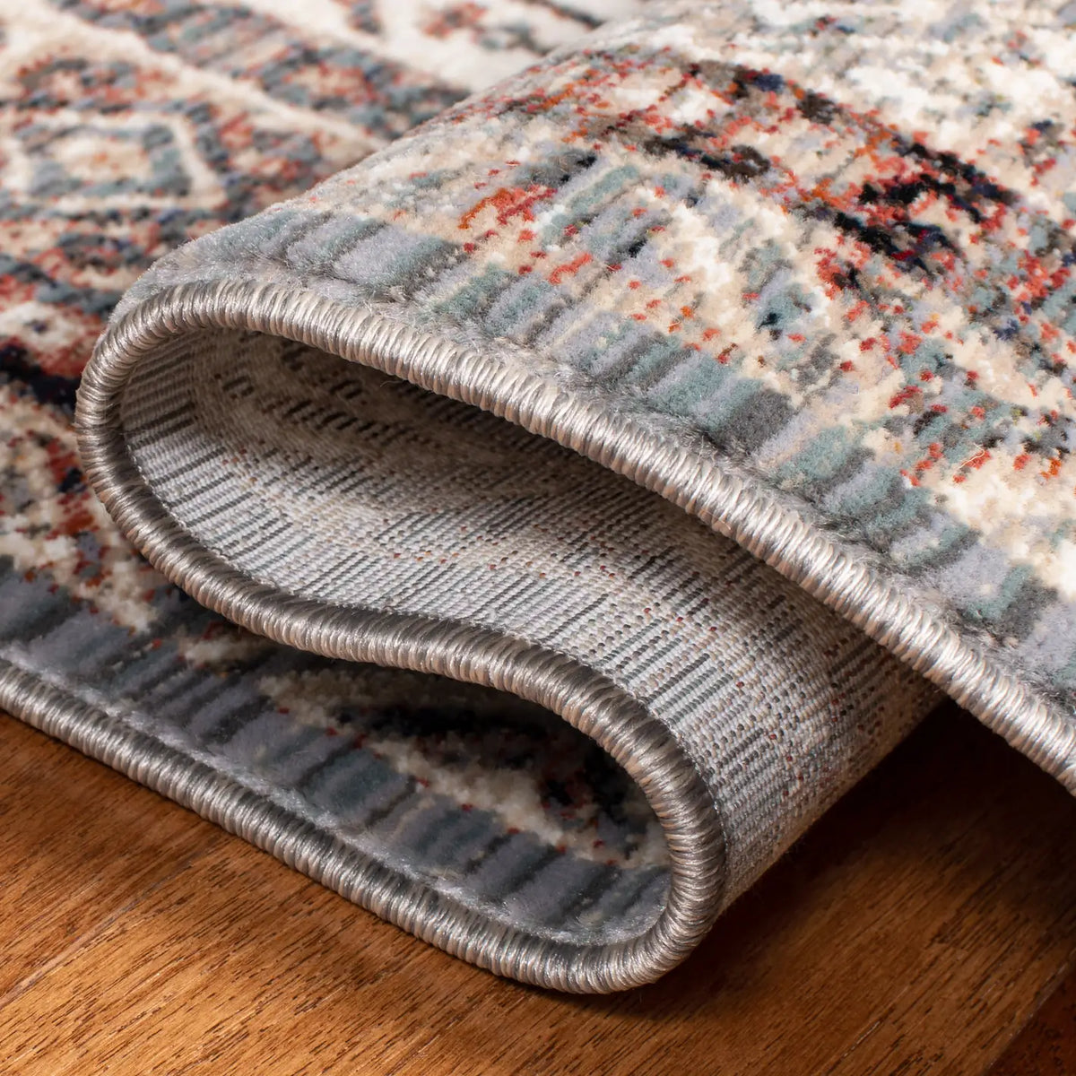 Safavieh Herat 300 4'-0" x 6'-0" Rug in Grey / Cream