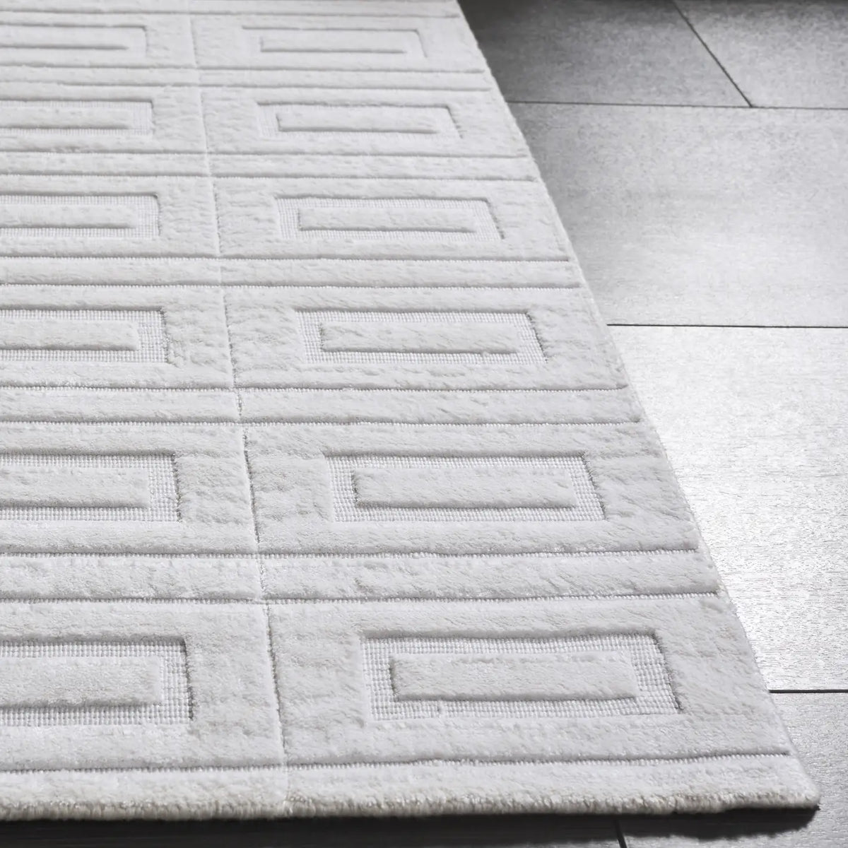 Safavieh Mirage 6'-0" x 9'-0" Rug in Pearl