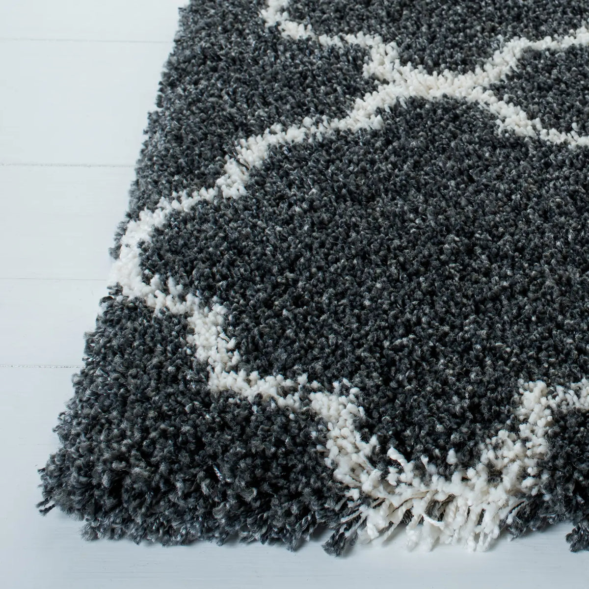 Safavieh Hudson Shag 4'-0" x 6'-0" Rug in Dark Grey / Ivory