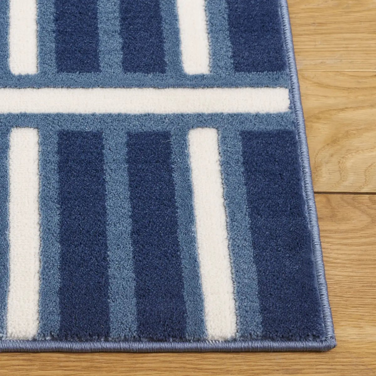 Safavieh Groove 4'-0" x 6'-0" Rug in Blue / Ivory