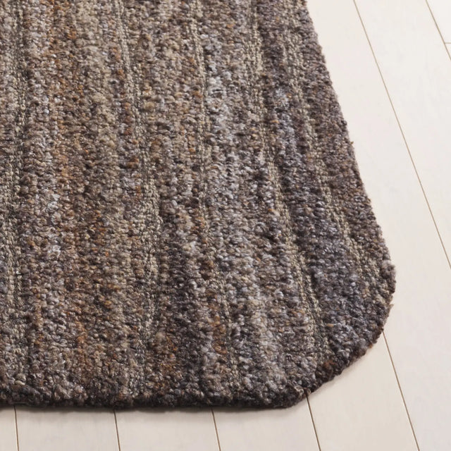 Safavieh Harvest 4'-0" x 6'-0" Rug in Brown