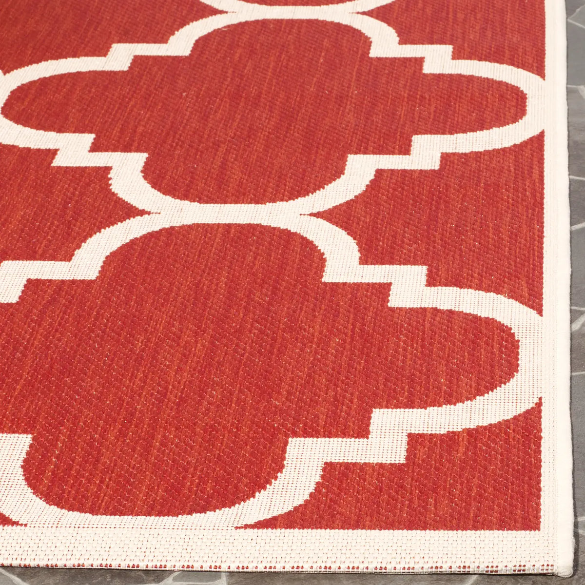 Safavieh Courtyard 4'-0" x 5'-7" Rug in Red
