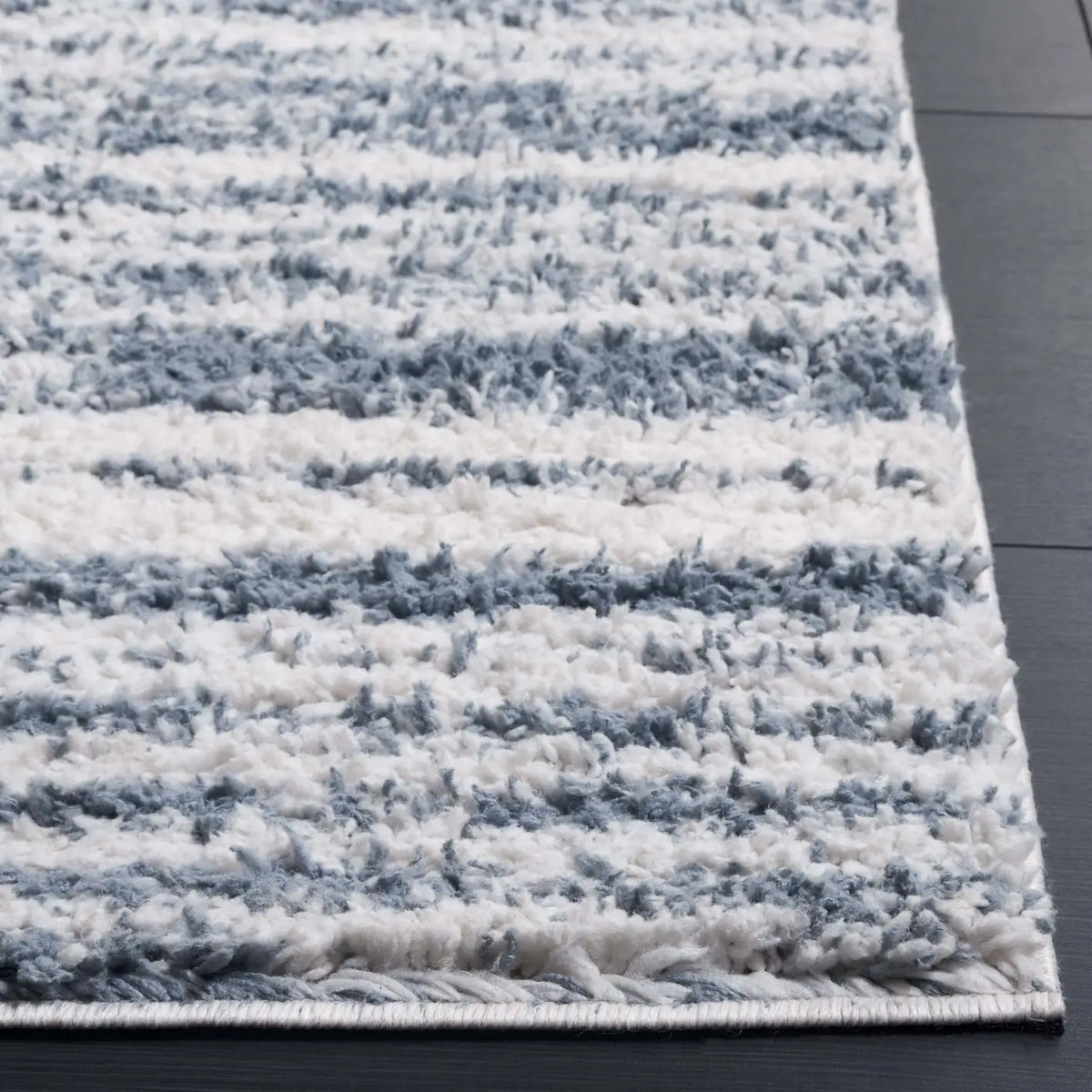 Safavieh Rumi Shag 6'-0" x 9'-0" Rug in Light Blue / Ivory