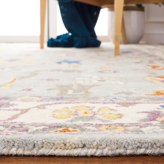 Safavieh Anatolia 4'-0" x 6'-0" Rug in Grey / Ivory