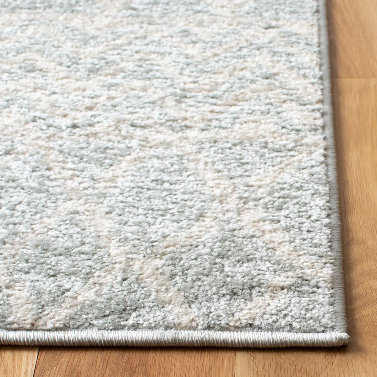 Safavieh Tulum 4'-0" x 6'-0" Rug in Light Grey / Ivory