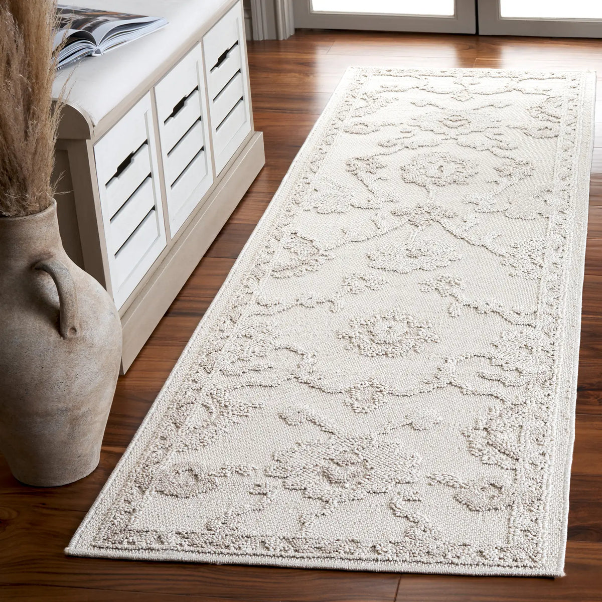 Safavieh Paros 2'-3" x 8'-0" Rug in Ivory