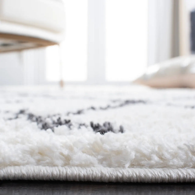 Safavieh Berber Shag 4'-5" x 6'-5" Rug in Creme / Brown