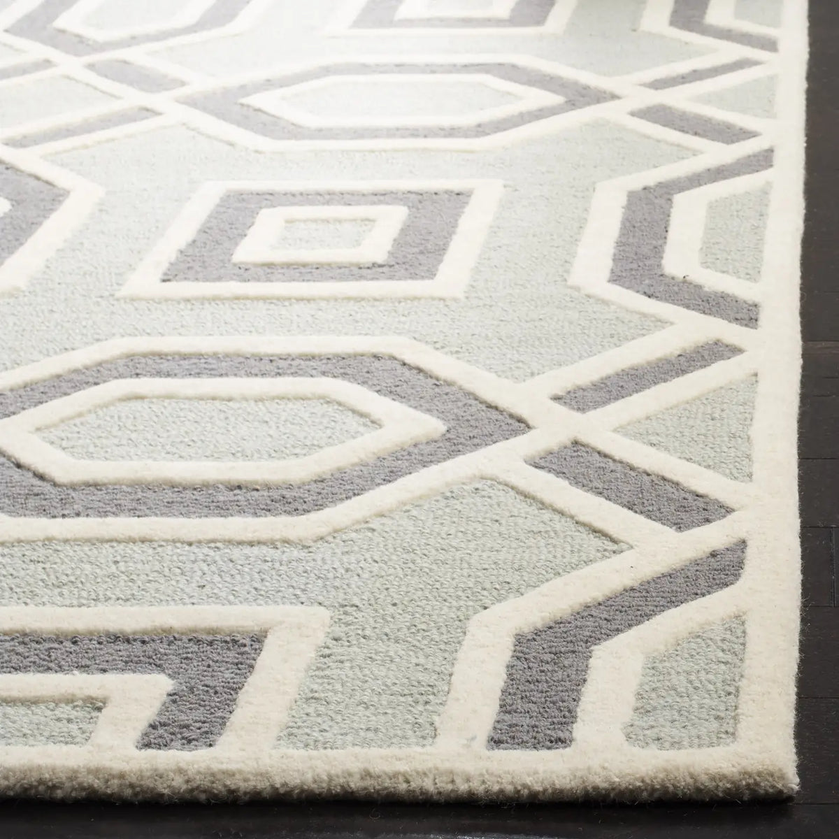 Safavieh Cambridge 5'-0" x 8'-0" Rug in Grey / Ivory