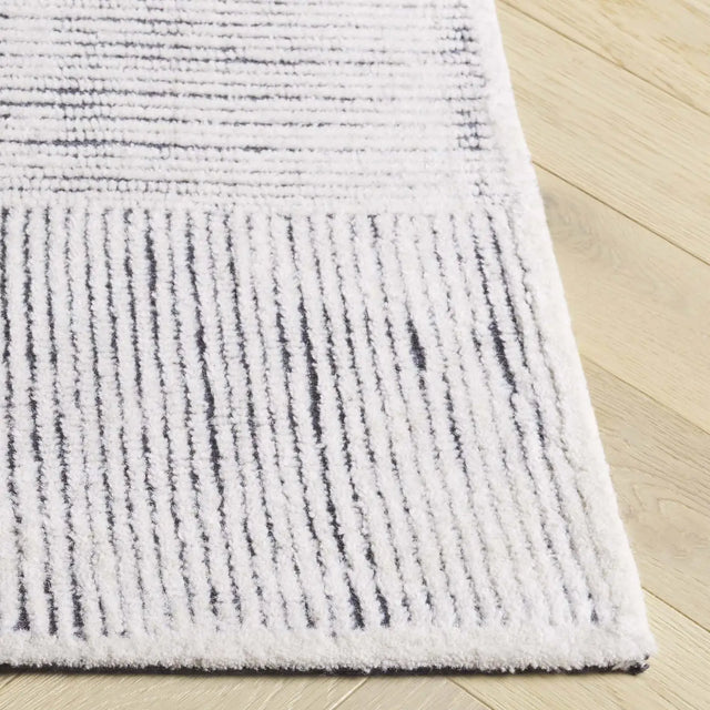 Safavieh Metro 4'-0" x 6'-0" Rug in Ivory / Charcoal