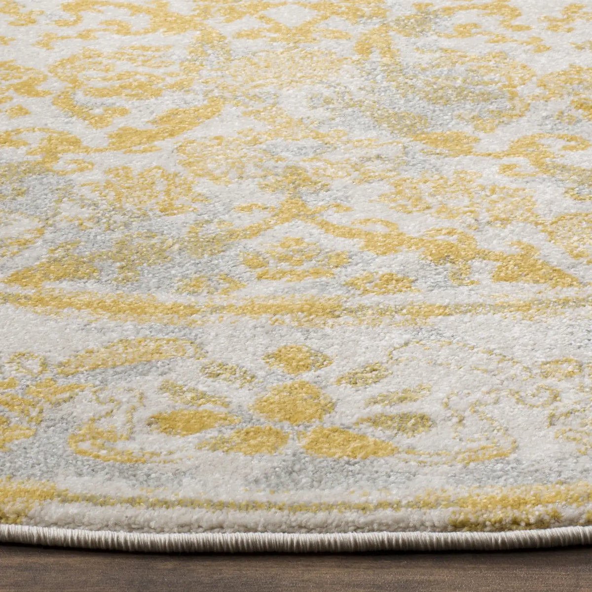 Safavieh Evoke 6'-7" x 6'-7" Rug in Ivory / Gold