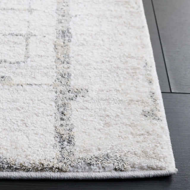 Safavieh Northport 4'-0" x 6'-0" Rug in Ivory / Grey
