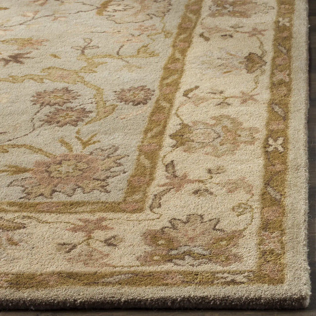 Safavieh Antiquity 4'-0" x 6'-0" Rug in Light Grey / Beige