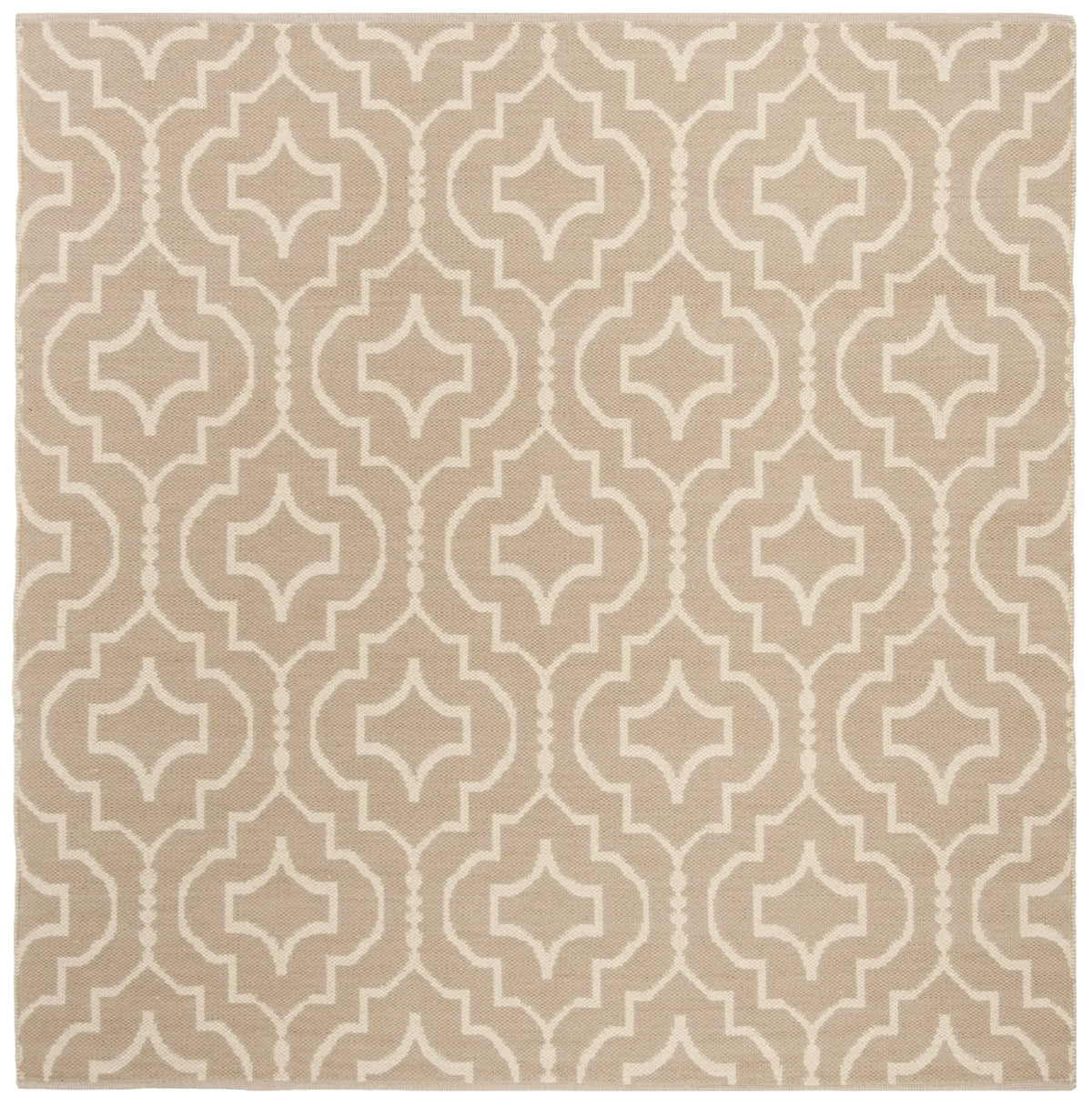 Safavieh Montauk 6'-0" x 6'-0" Rug in Grey / Ivory