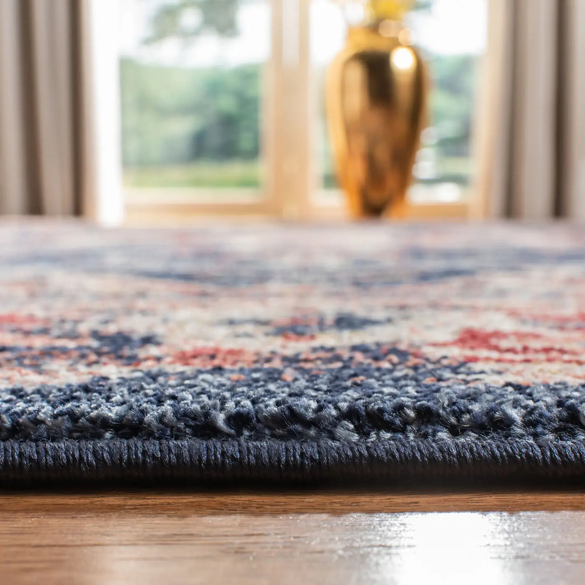Safavieh Charleston 4'-0" x 6'-0" Rug in Navy / Red
