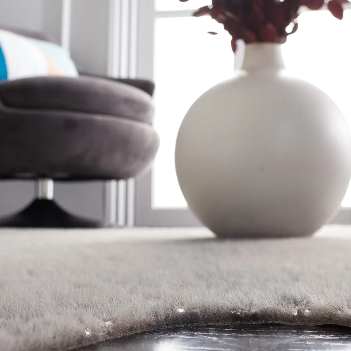 Safavieh Faux Cowhide 5'-0" x 6'-5" Rug in Dark Grey / Silver