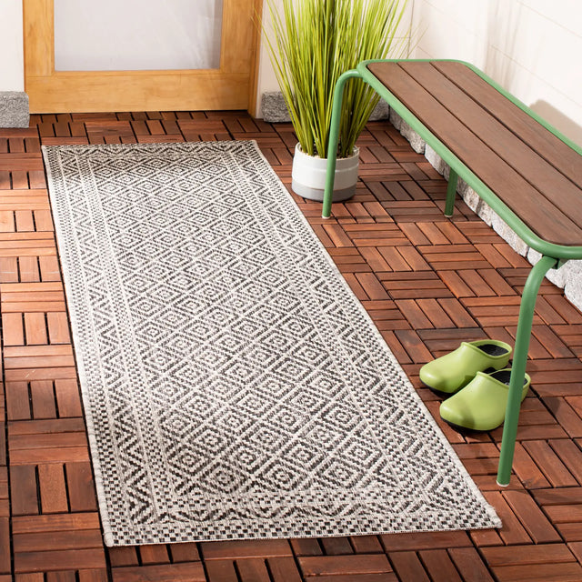 Safavieh Courtyard 2'-3" x 6'-7" Rug in Grey / Black