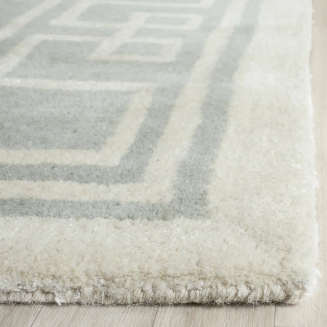 Safavieh Bella 8'-0" x 10'-0" Rug in Grey / Ivory