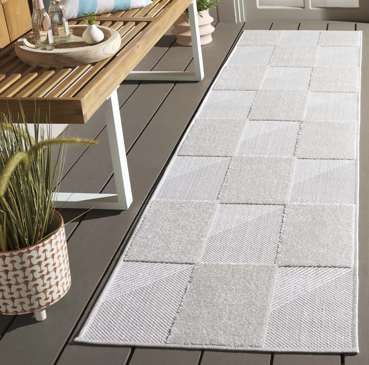 Safavieh Stella 2'-0" x 8'-0" Rug in Ivory