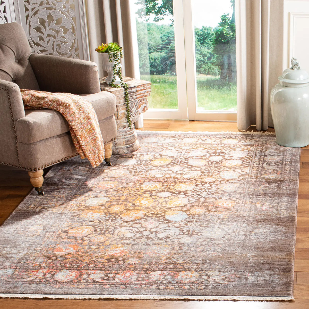 Safavieh Vintage Persian 4'-0" x 6'-0" Rug in Brown / Multi