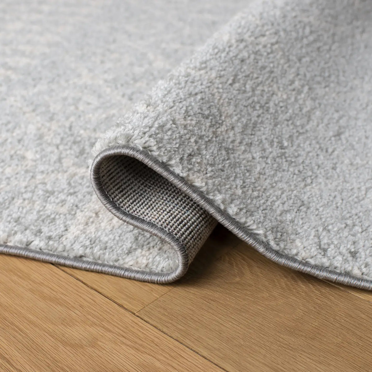 Safavieh Tulum 4'-0" x 6'-0" Rug in Light Grey / Ivory