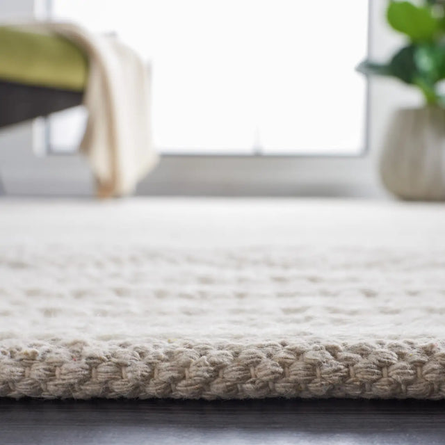 Safavieh Natura 4'-0" x 6'-0" Rug in Ivory