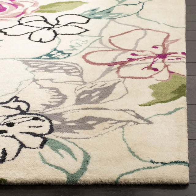 Safavieh Wyndham 5'-0" x 8'-0" Rug in Ivory / Multi