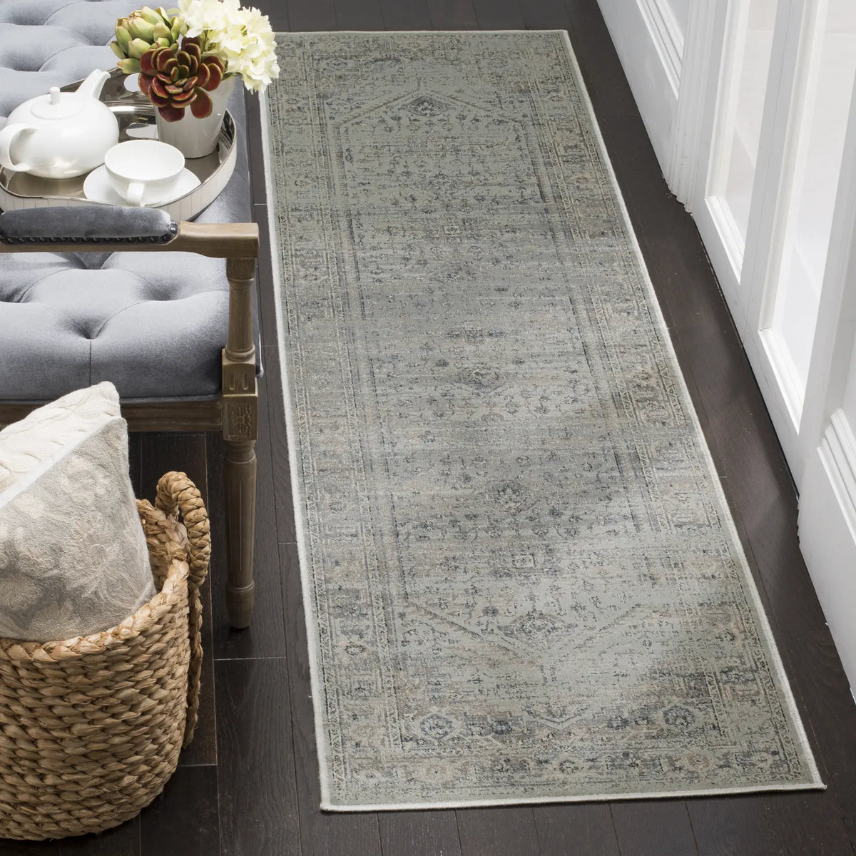 Safavieh Vintage 2'-2" x 8'-0" Rug in Light Blue