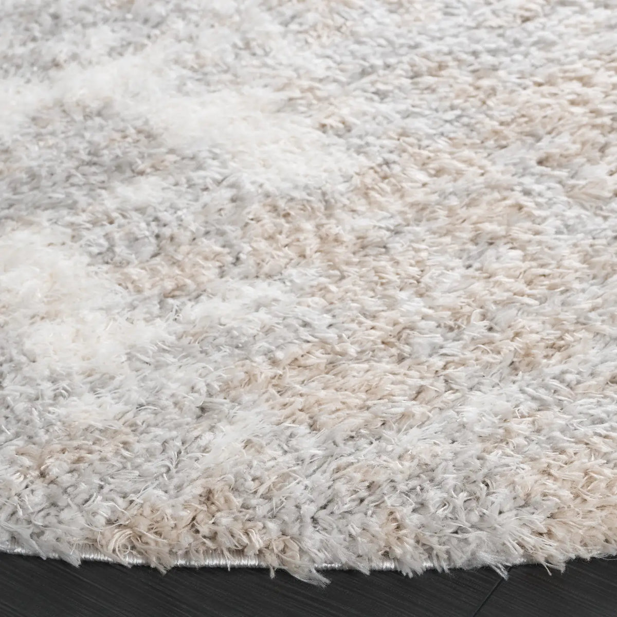 Safavieh Lindsay Shag 6'-7" x 6'-7" Rug in Grey / Ivory Beige
