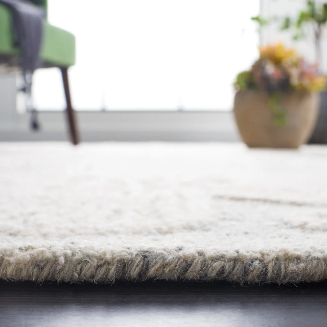 Safavieh Jardin 4'-0" x 6'-0" Rug in Grey / Ivory