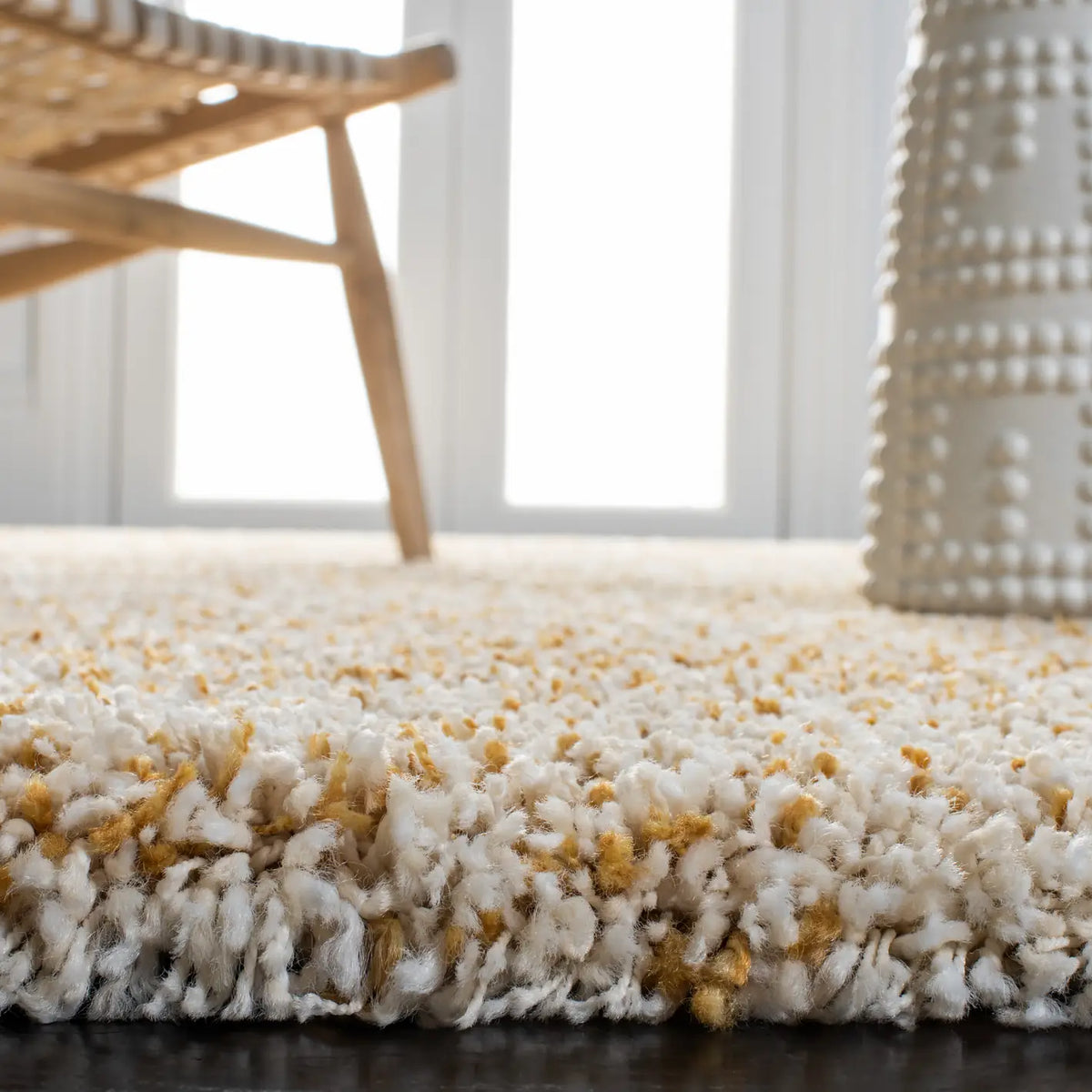 Safavieh Hudson Shag 4'-0" x 6'-0" Rug in Ivory / Gold