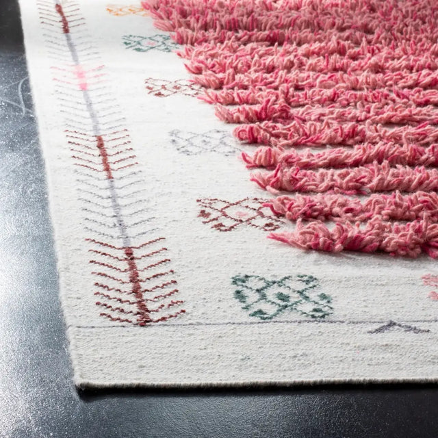Safavieh Kenya 6'-0" x 9'-0" Rug in Ivory / Pink
