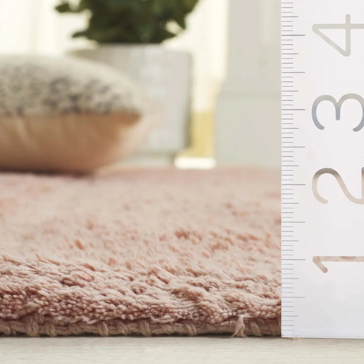 Safavieh Easy Care 4'-0" x 6'-0" Rug in Pink