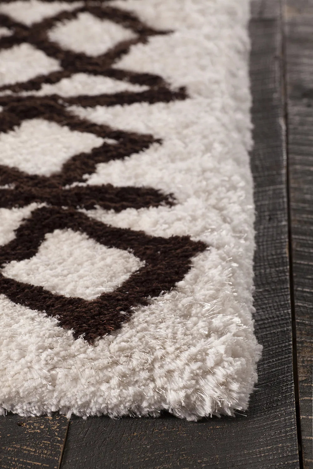 Chandra Aerona AER-40002 White and Brown rug, corner detail