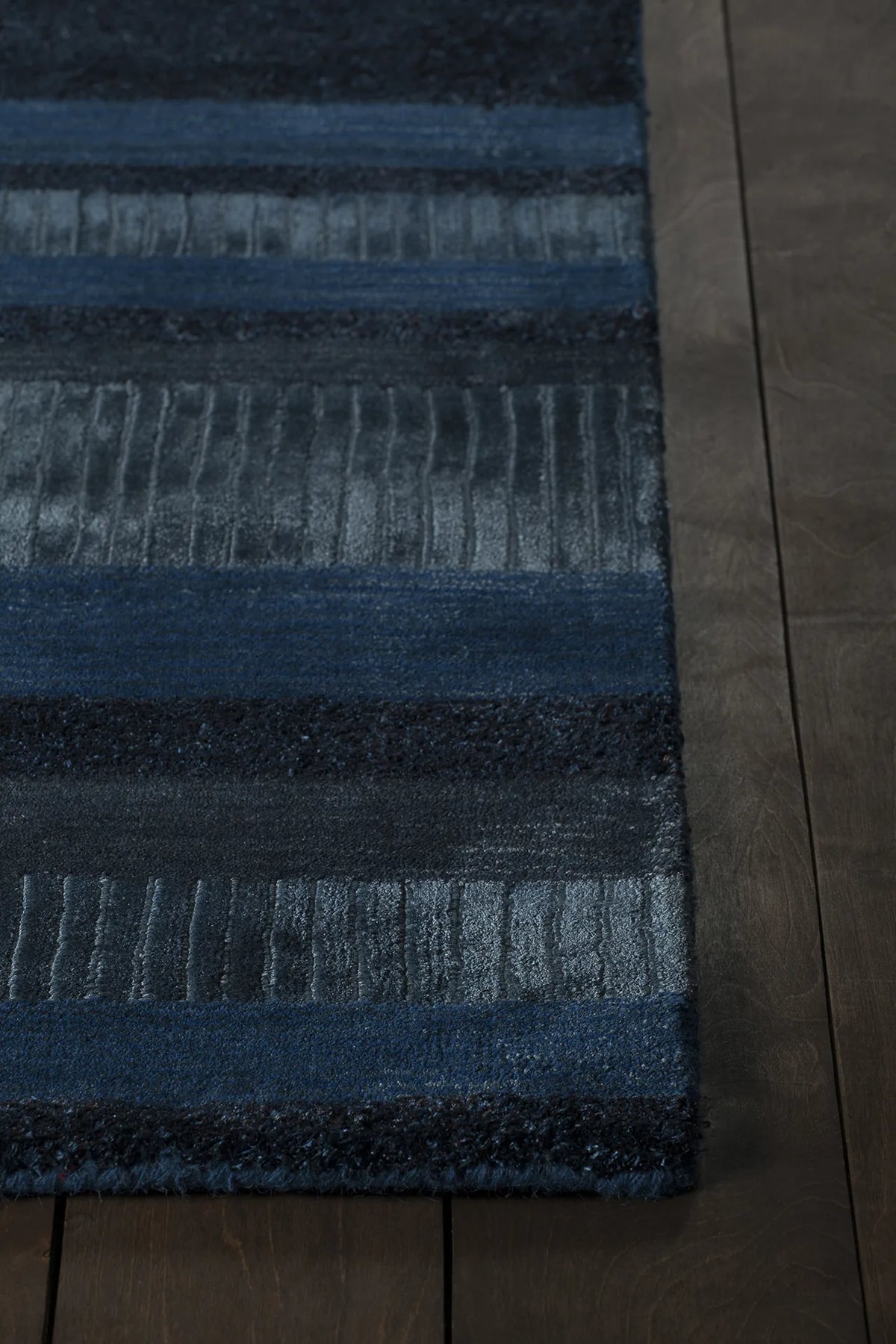 Chandra Amigo AMI-30503 Blue and Charcoal rug, corner detail