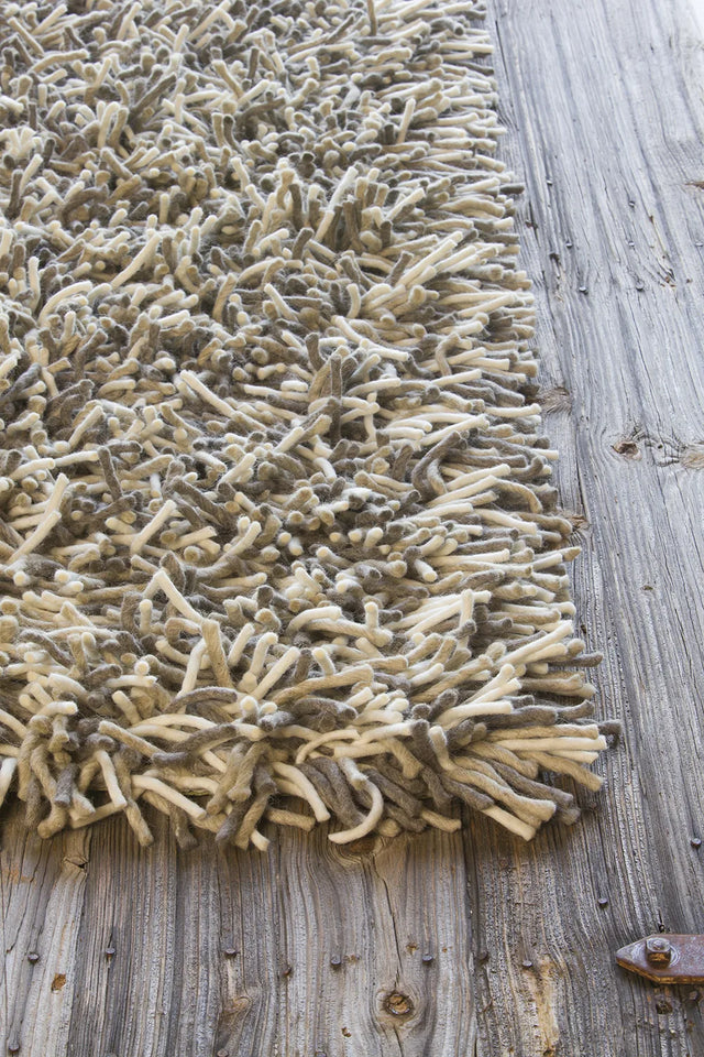 Chandra Big Jos BIG-20803 Grey and Ivory rug, corner detail