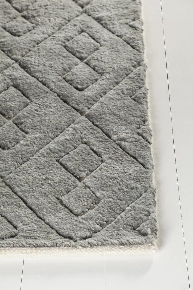 Chandra Catalina CAT-45100 Silver rug, corner detail