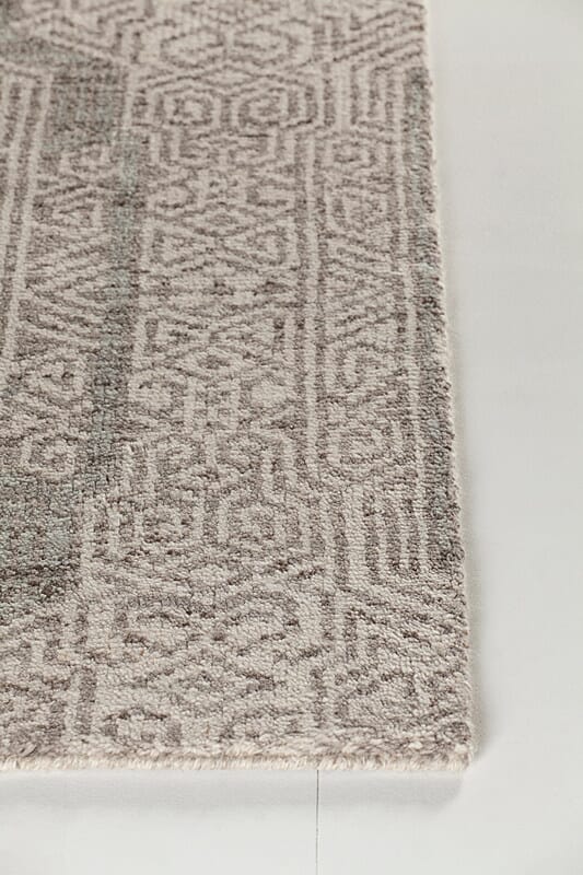 Chandra Isla Isl44200 Grey / White Rugs.
