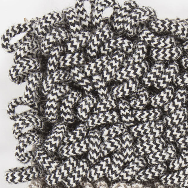 Chandra Evelyn EVE-38600 Black rug, texture close-up