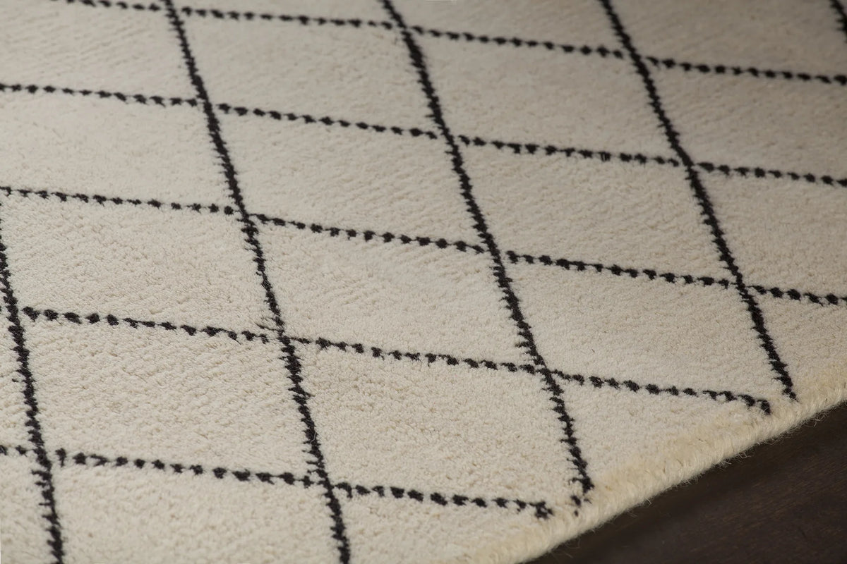 Chandra Gaia GAI-10901 White and Black rug, side detail view