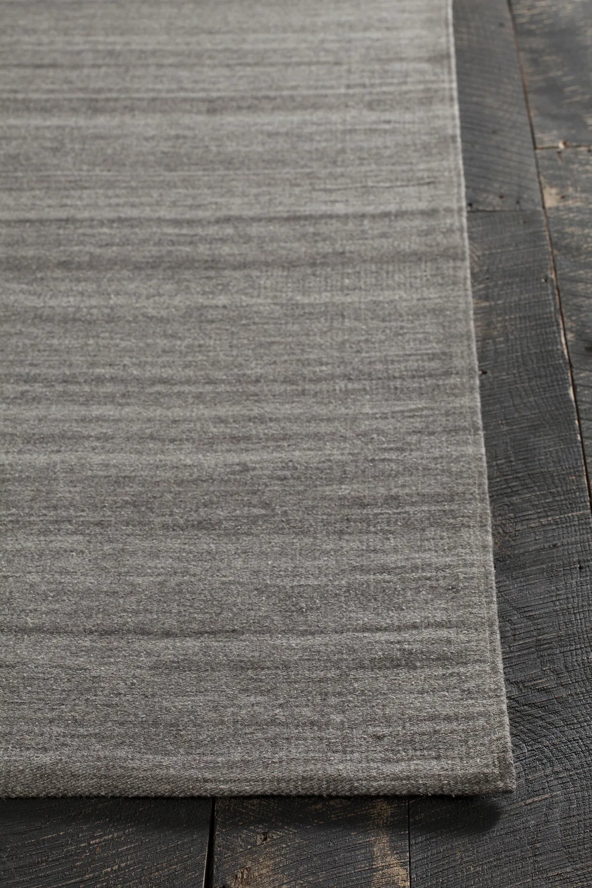 Chandra Hedonia HED-33600 Grey rug, corner detail