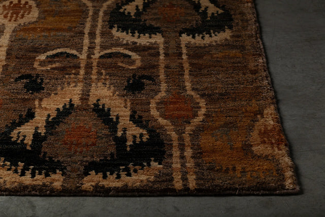 Chandra Hetty HET-49800 Brown and Black and Gold and Orange rug, corner detail