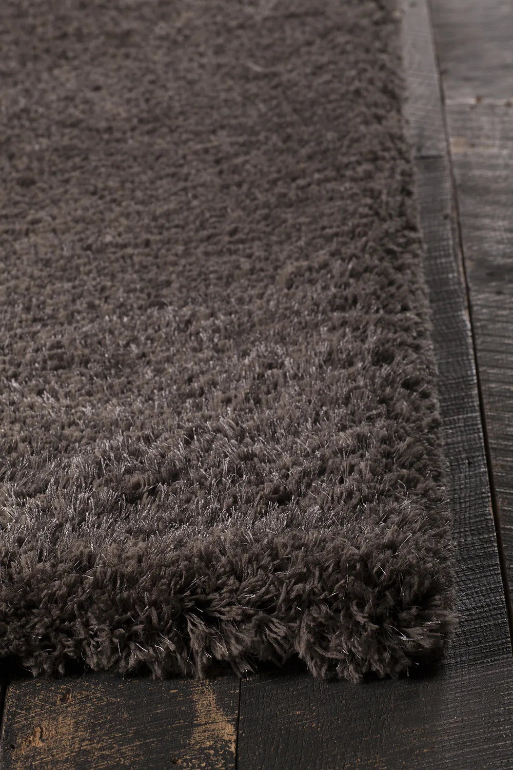 Chandra Osim OSI-35107 Brown rug, corner detail