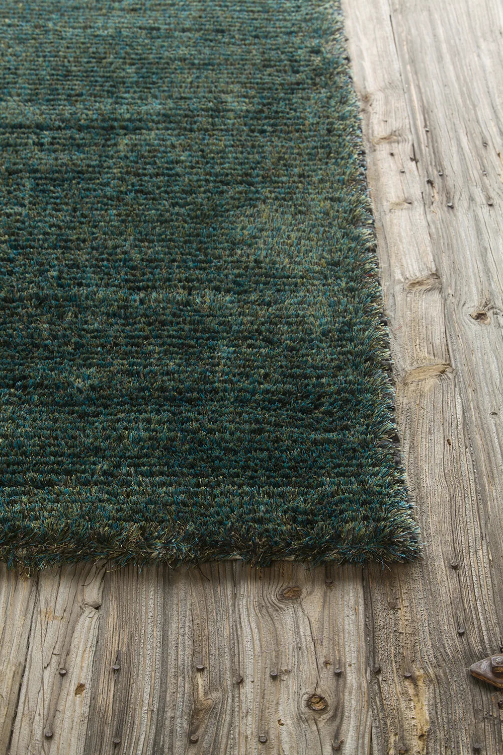 Chandra Royal ROY-15103 Blue and Green rug, corner detail
