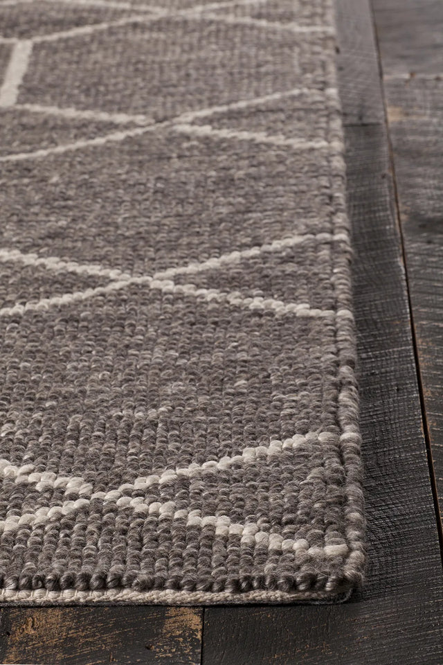 Chandra Slone SLO-32800 Grey rug, corner detail
