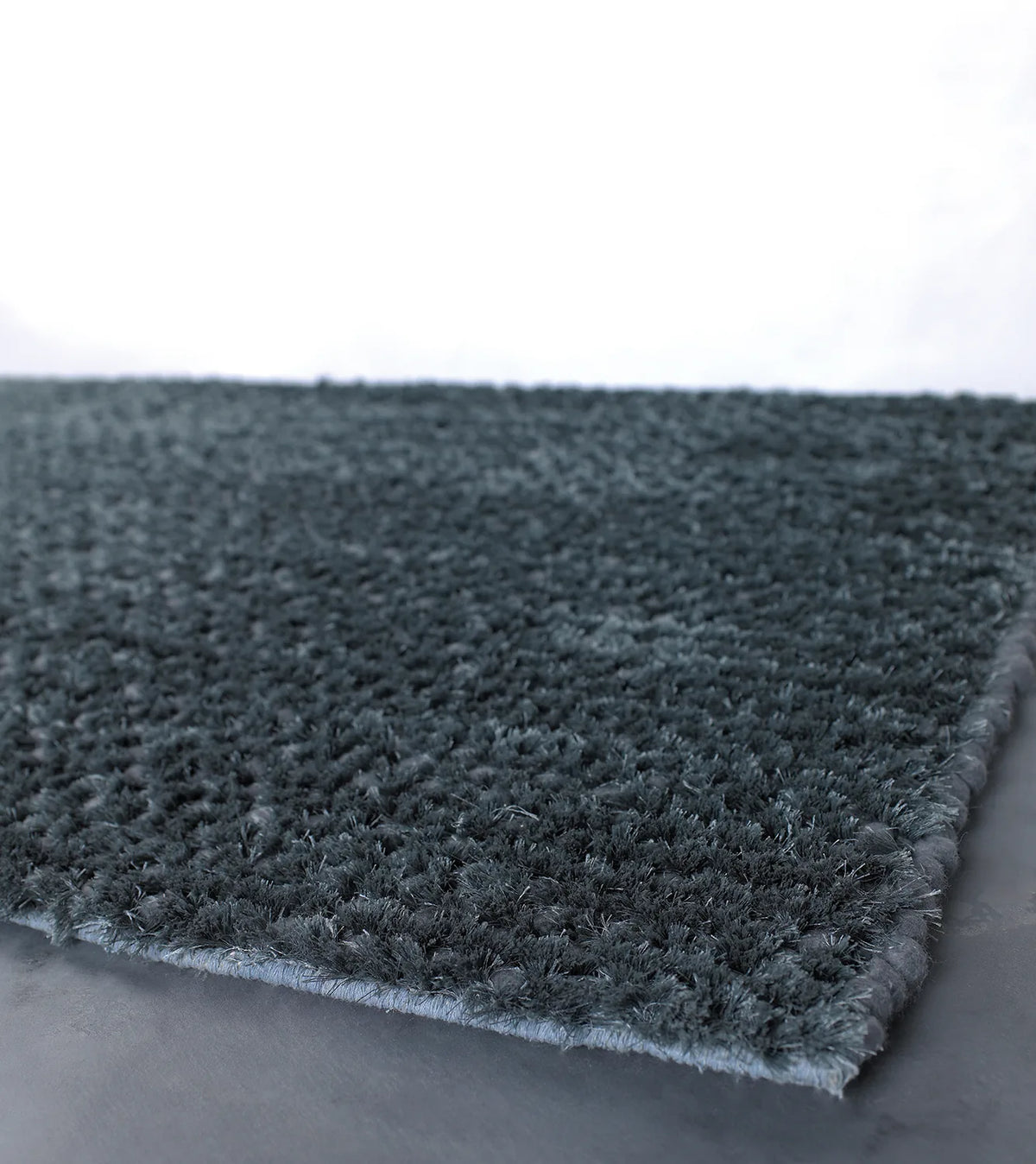 Chandra Strata STR-1165 Dark Grey rug, corner detail