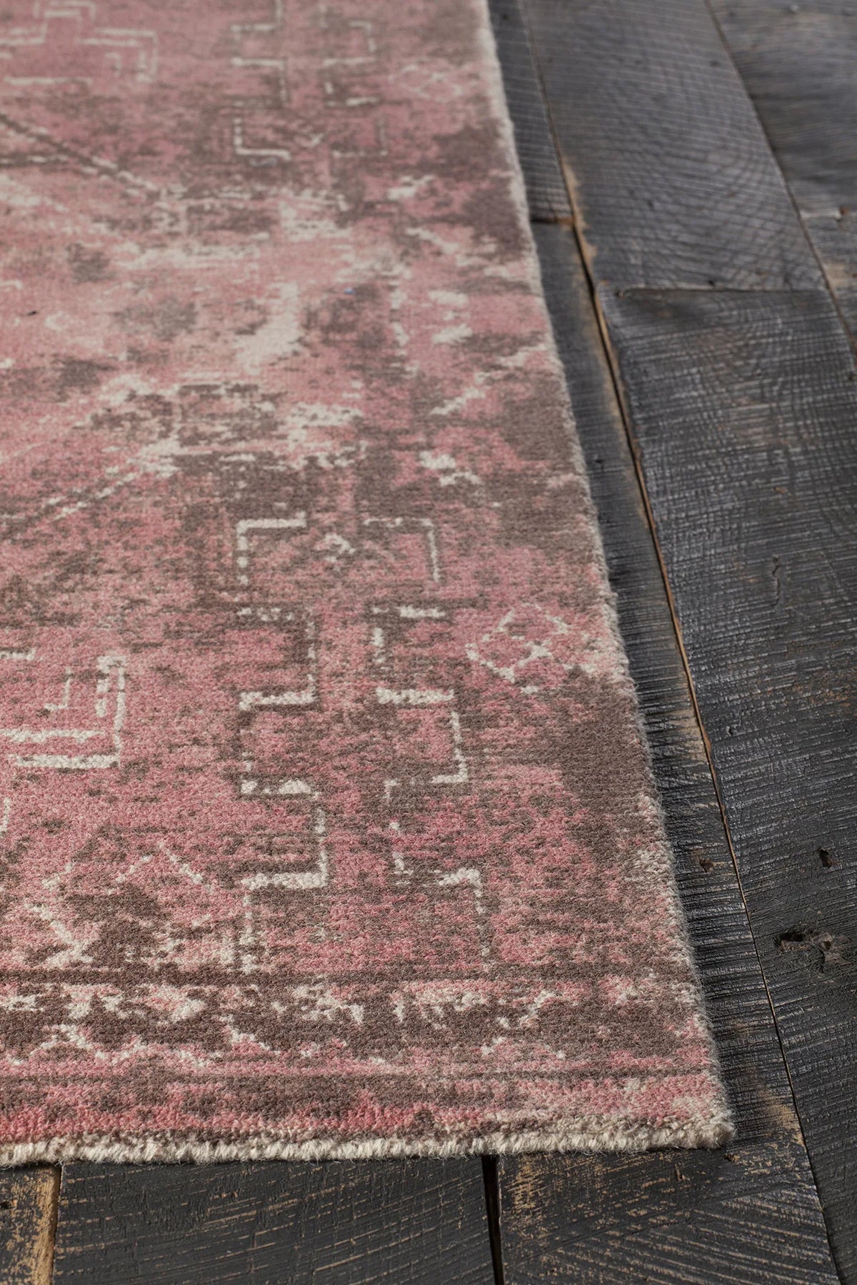 Chandra Tayla TAY-42401 Pink and brown and white rug, corner detail