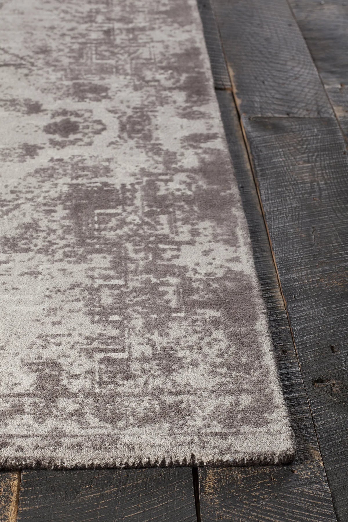 Chandra Tayla TAY-42402 Grey and white and charcoal rug, corner detail
