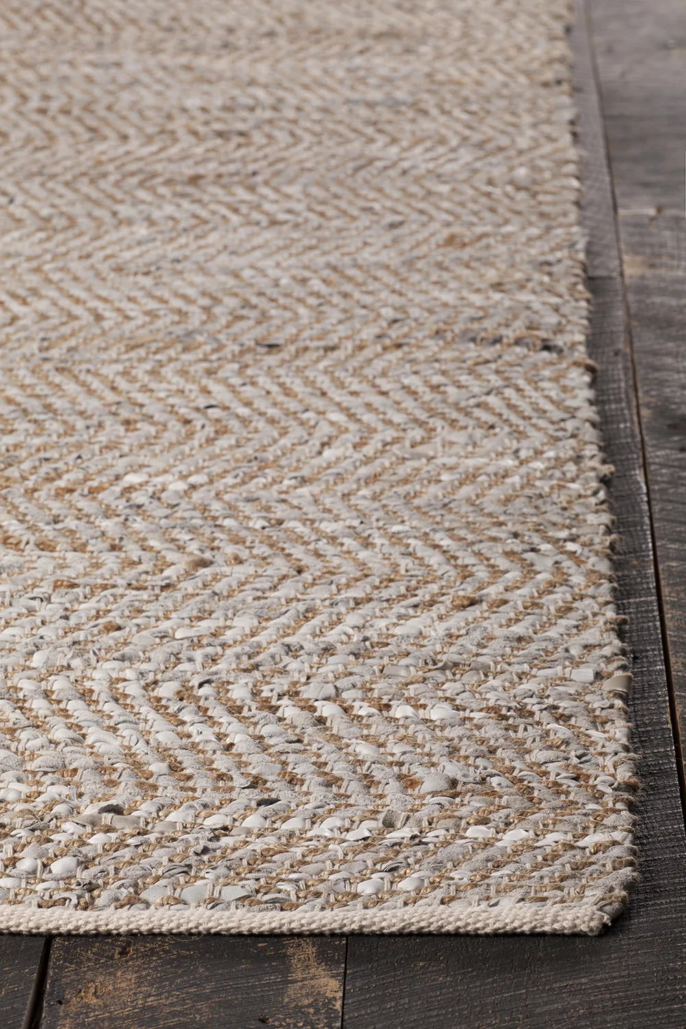 Chandra Tenola TEN-37602 Silver rug, corner detail