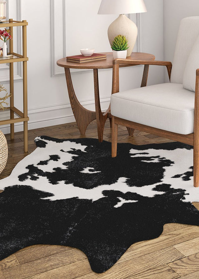 Couristan Prairie Hides Larvik 1814/5074 Ivory-Black Rugs.